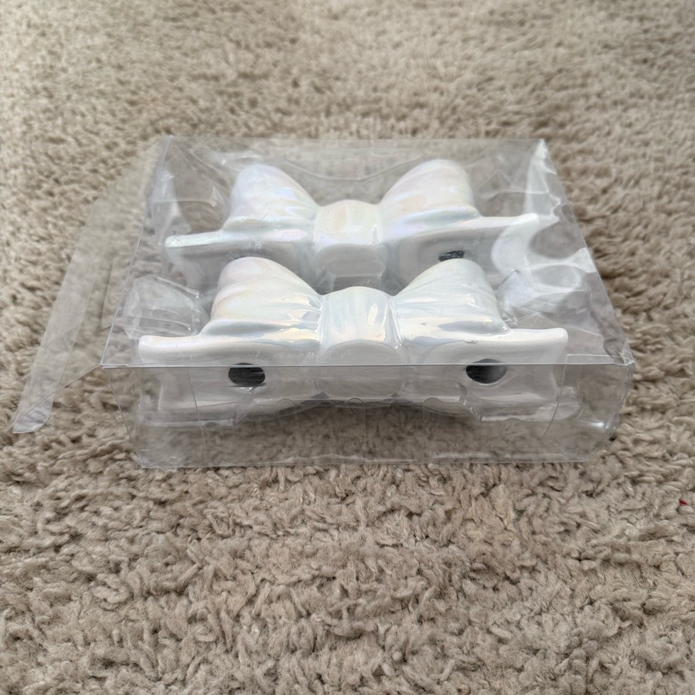 Iridescent White Bow Taper Candle Holders - Picture 3 of 3